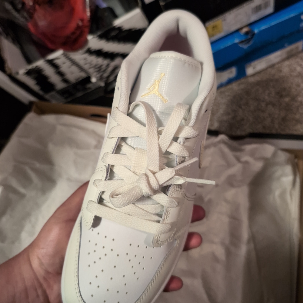 Jordan One Low - Picture 2 of 2